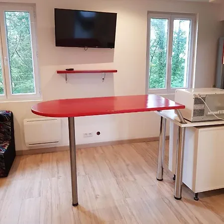 Apartment Tres Joli: Garden View With Private Parking