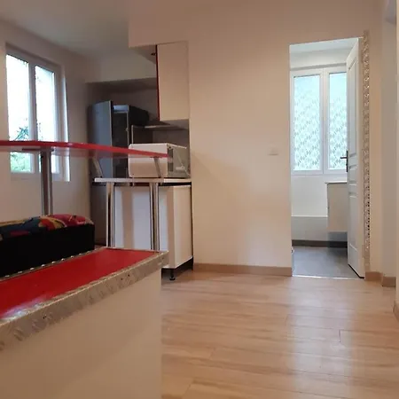 Apartment Tres Joli: Garden View With Private Parking