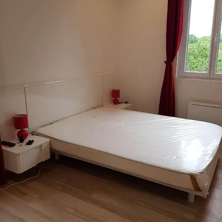 Tres Joli: Garden View With Private Parking *