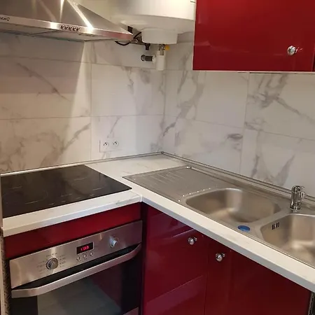 Tres Joli: Garden View With Private Parking Apartment *