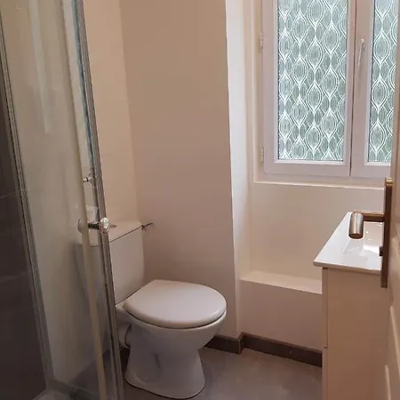 Tres Joli: Garden View With Private Parking Apartment *